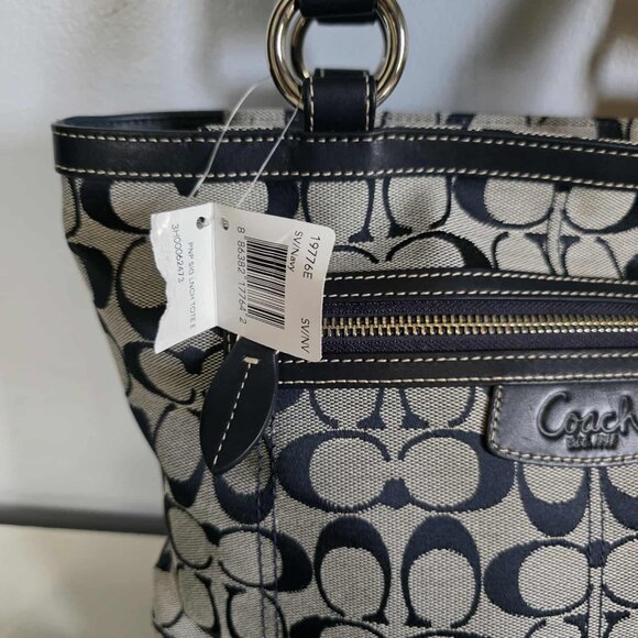 NWT Coach Penelope Signature Lunch Tote Bag Navy Blue with dust bag - Picture 12 of 12